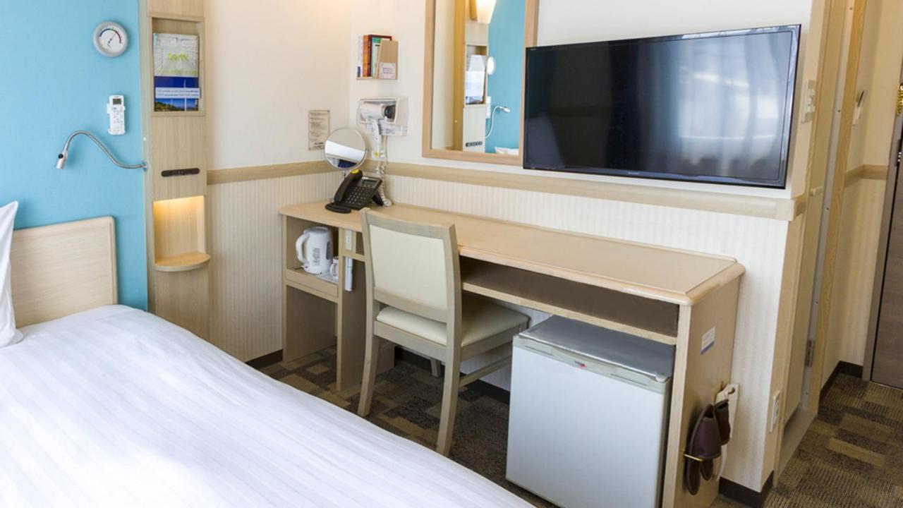 Toyoko Inn Iwakuni Eki Nishi Guchi Exterior foto